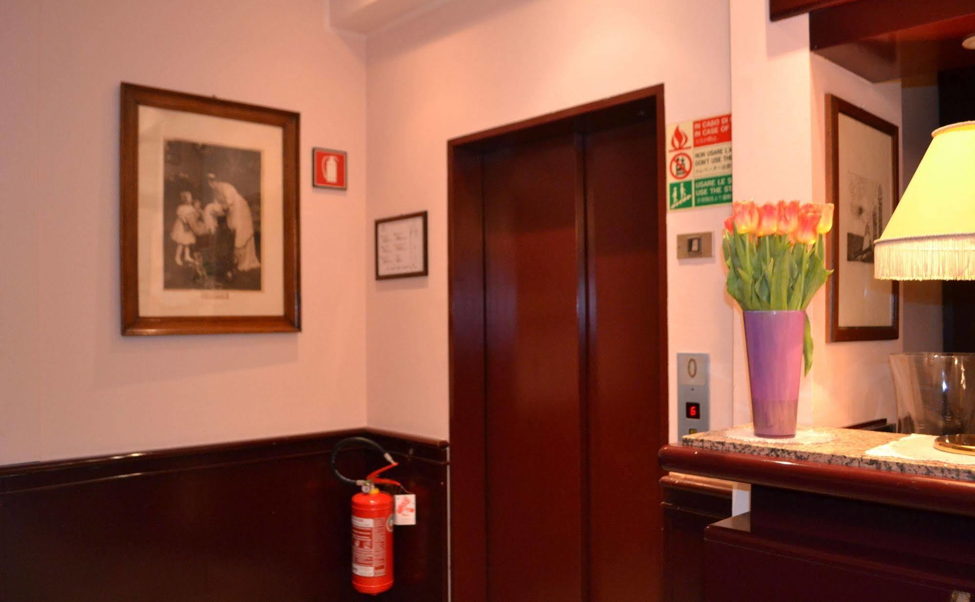 Buenos Aires Hotel Milaan Buitenkant foto